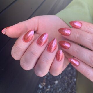 Hvem kan ikke bruge lidt glimmer på en torsdag 🖤

 #semilacnails #semilac #lovelynailsdk #salonnails #naillove #nailswagg #nailtechlife #nailtech #negleneglenegle #negletekniker #negledesign #neglesalon #negle #nailsdenmark #gelnail #gelpolish #gelnails #gelenegle #nailsdesign #naildesign #nailsofinstagram #nailsnailsnails #nailsoftheday #nailsonfleek #nailstagram #nailsart #nails