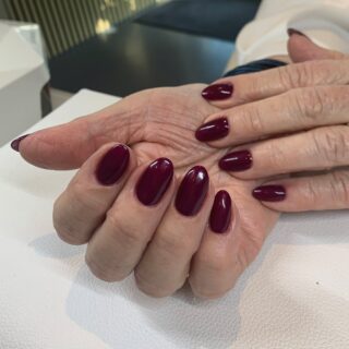 Vi kommer ikke uden om de dybe røde farver, på denne tid af året 🍂

 #semilacnails #semilac #lovelynailsdk #salonnails #naillove #nailswagg #nailtechlife #nailtech #negleneglenegle #negletekniker #negledesign #neglesalon #negle #nailsdenmark #gelnail #gelpolish #gelnails #gelenegle #nailsdesign #naildesign #nailsofinstagram #nailsnailsnails #nailsoftheday #nailsonfleek #nailstagram #nailsart #nails