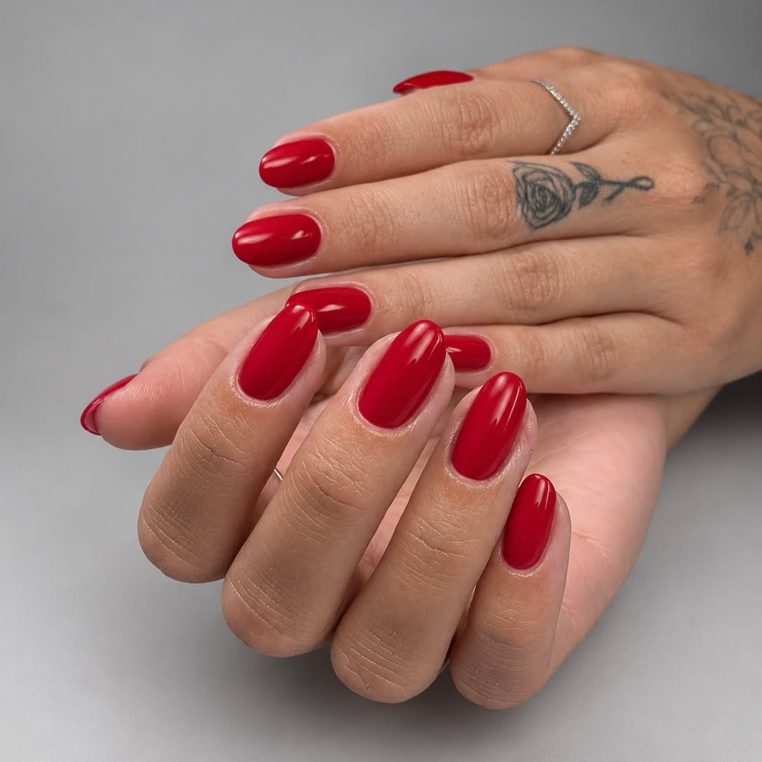 Den klassiske røde går aldrig af mode ❤️
En tidløs rød med masser af shine – elegant, feminin og perfekt til dig, der elsker et enkelt look, der stadig får lov til at skille sig ud. ✨

 #semilacnails #semilac #lovelynailsdk #salonnails #naillove #nailswagg #nailtechlife #nailtech #negleneglenegle #negletekniker #negledesign #neglesalon #negle #nailsdenmark #gelnail #gelnails #gelpolish #gelenegle #nailsdesign #naildesign #nailsofinstagram #nailsnailsnails #nailsoftheday #nailsonfleek #nailstagram #nailsart #nails