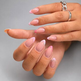 Fransk manicure med et sødt, pink twist 💗🎀
Små prikker, fine striber og et strejf af pink – de små detaljer gør hele forskellen ✨
En feminin og legende version af den klassiske franske manicure, perfekt til dig, der elsker et klassisk look med lidt ekstra personlighed 💅🏼💕
Hvad synes du om denne version af French? 🌸
#semilacnails #semilac #lovelynailsdk #salonnails #naillove #nailswagg #nailtechlife #nailtech #negleneglenegle #negletekniker #negledesign #neglesalon #negle #nailsdenmark #gelnail #gelpolish #gelnails #gelenegle #nailsdesign #naildesign #nailsofinstagram #nailsnailsnails #nailsoftheday #nailsonfleek #nailstagram #nailsart #nails